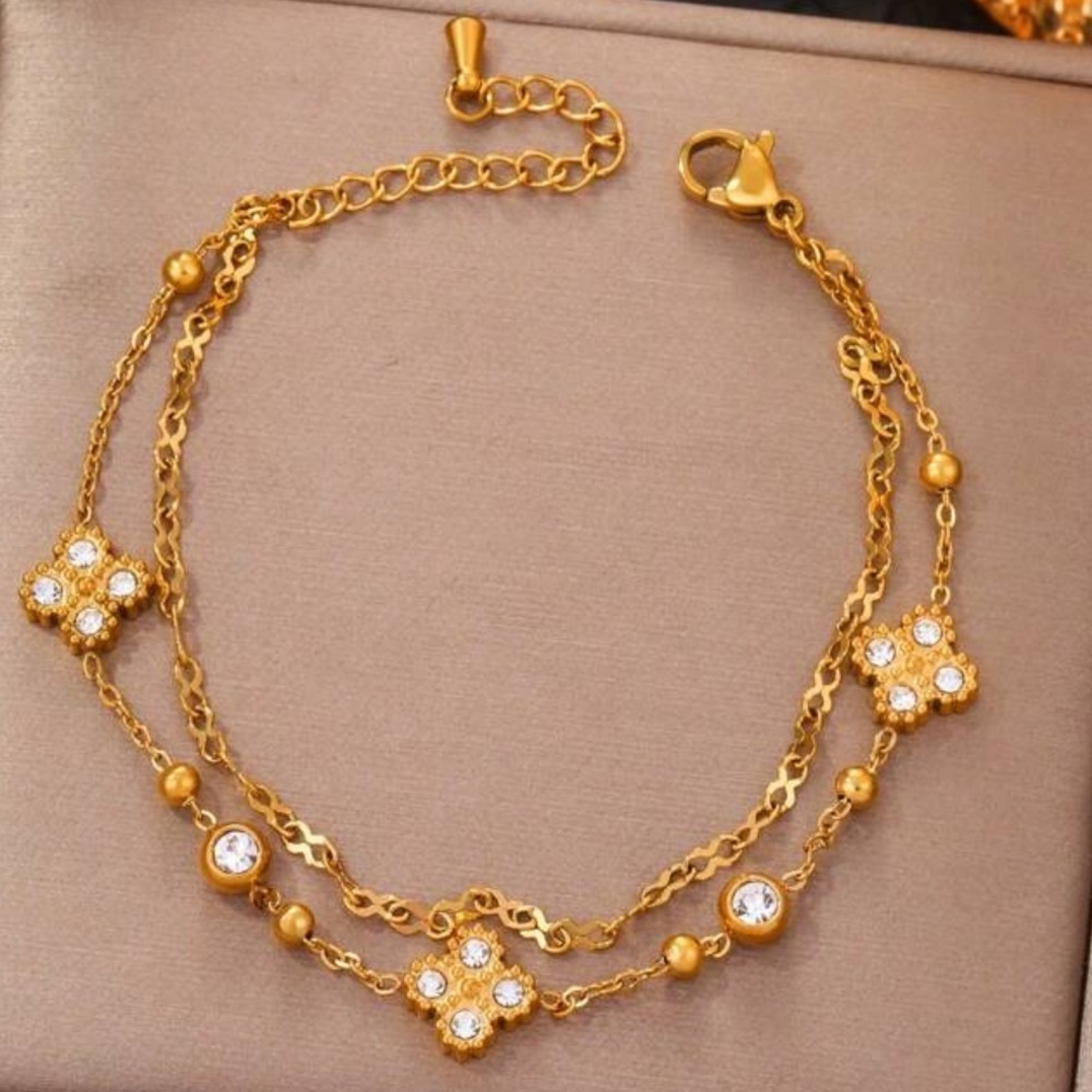 NWOT 18k gold plated stainless steel clover double bracelet, adjustable